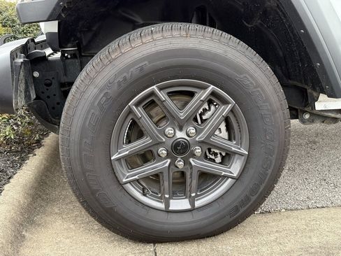 Used 2025 Jeep Gladiator Sport image 47