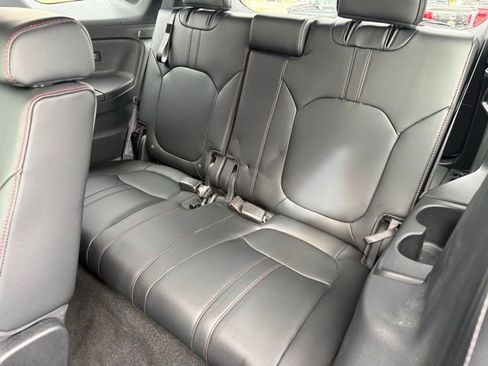 Used 2025 Honda Pilot Black Edition image 13