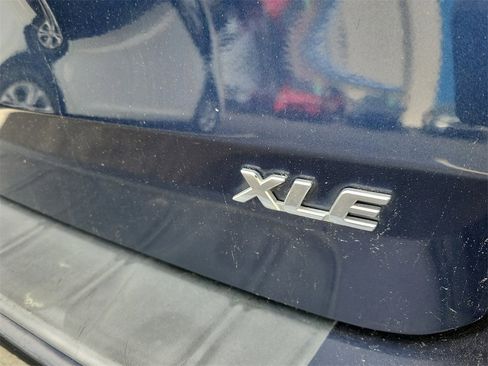 Used 2019 Toyota Sienna XLE image 7