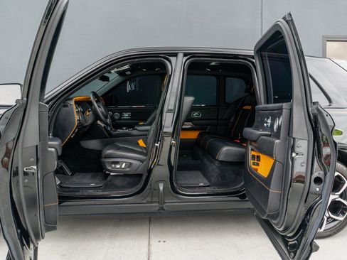 Used 2023 Rolls-Royce Cullinan Black Badge w/ Leather Finishing Pack image 41