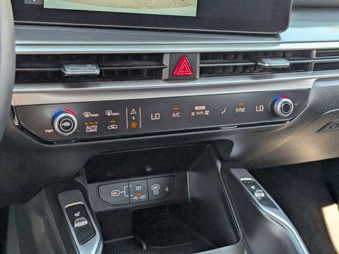 Certified 2025 Kia Sorento S w/ Panoramic Sunroof Package image 26