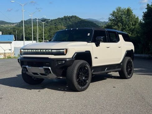 New 2026 GMC Hummer EV SUV w/ LPO, Dark Essentials Package AWD/4WD image 3