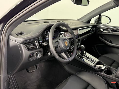 Certified 2026 Porsche Macan Turbo AWD/4WD image 4