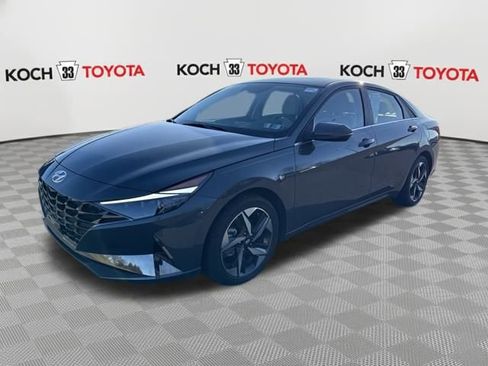 Used 2023 Hyundai Elantra Limited image 3