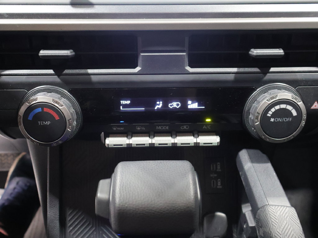 Used 2025 Toyota 4Runner SR5 AWD/4WD image 28