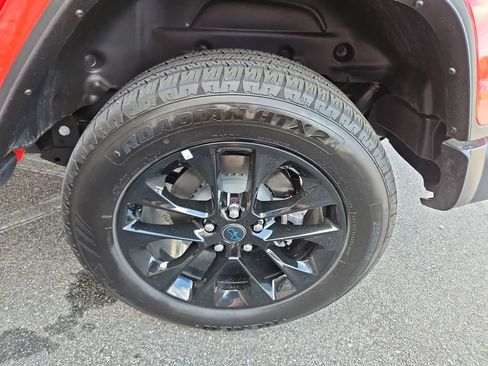 Used 2025 Jeep Wrangler Unlimited Sahara image 32