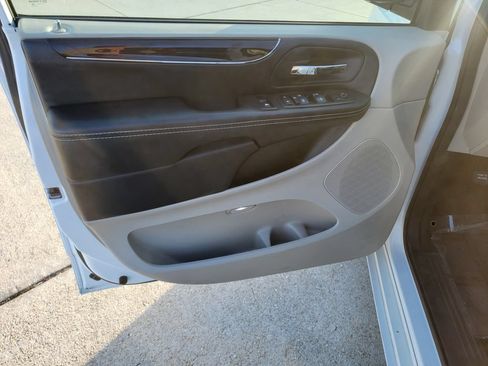 Used 2020 Dodge Grand Caravan SXT FWD image 10