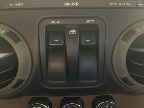 Used 2016 Jeep Wrangler Rubicon w/ Power Convenience Group AWD/4WD image 7