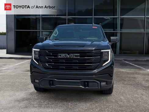 Used 2022 GMC Sierra 1500 Elevation w/ LPO, Elevation Black Package AWD/4WD image 12