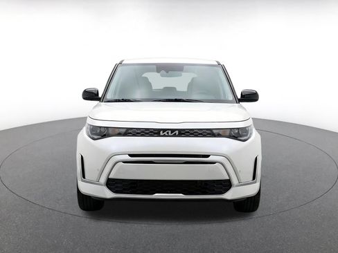 Used 2025 Kia Soul LX w/ LX Technology Package FWD image 2