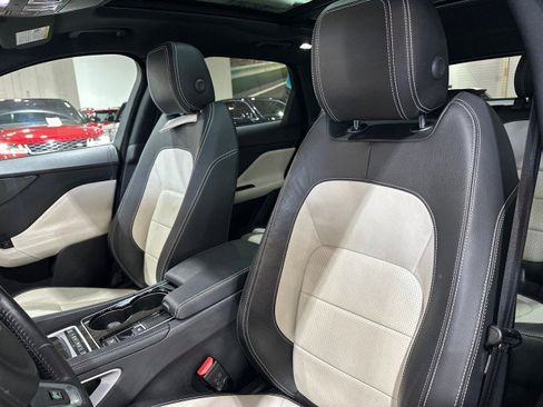 Used 2017 Jaguar F-PACE R-Sport image 7