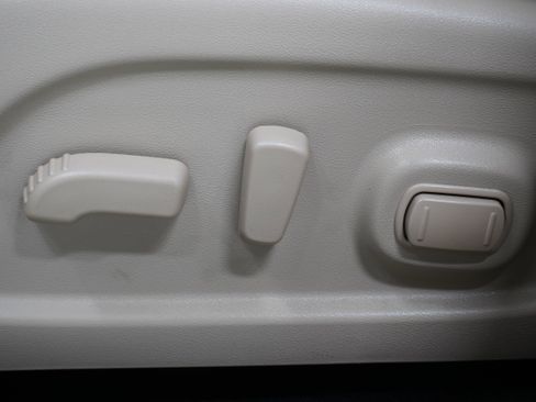 Used 2017 Nissan Pathfinder Platinum image 16