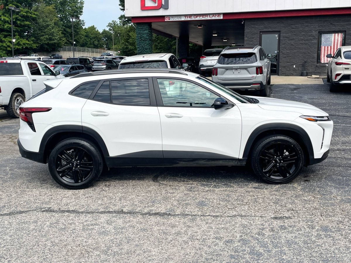 Used 2025 Chevrolet Trax ACTIV FWD image 4