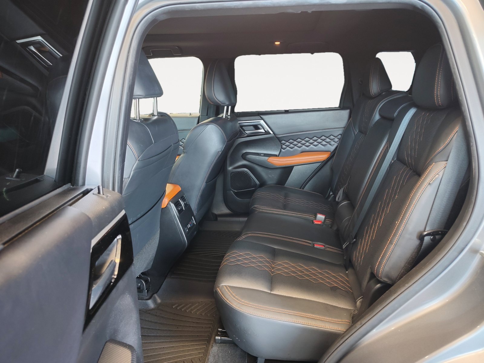 Used 2023 Mitsubishi Outlander SEL FWD image 25
