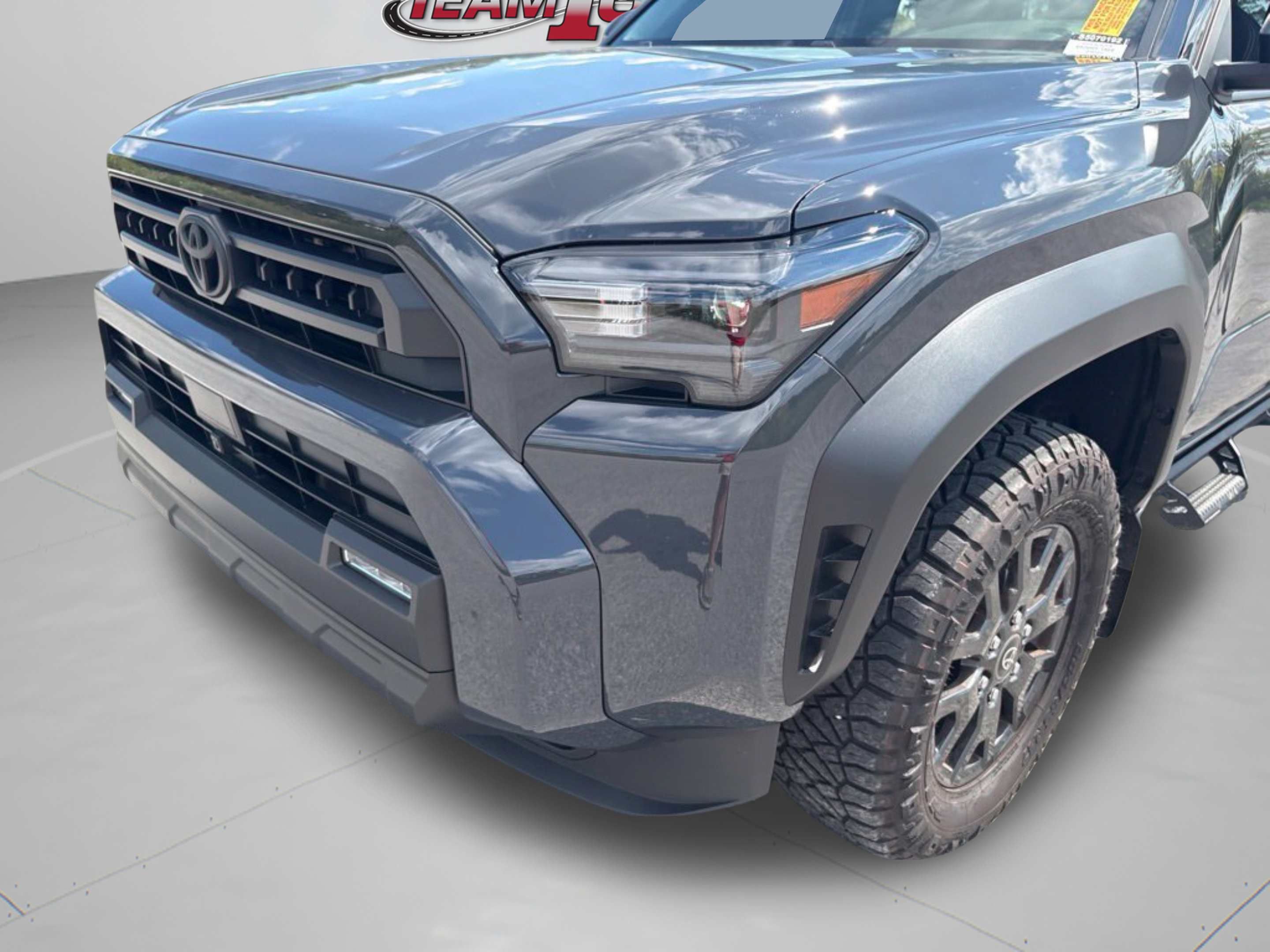 Used 2025 Toyota 4Runner SR5 AWD/4WD image 25