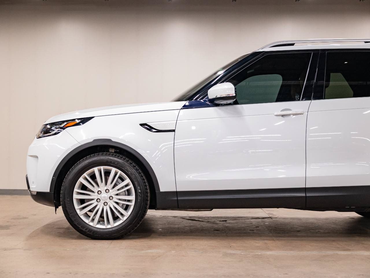 Used 2019 Land Rover Discovery HSE AWD/4WD image 21