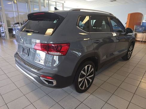 Used 2024 Volkswagen Taos SE image 8