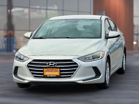 Used 2017 Hyundai Elantra SE FWD image 2