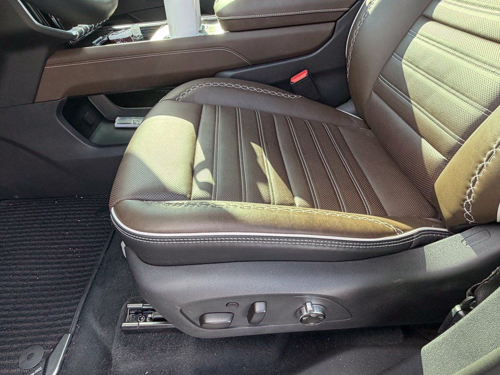 Used 2026 GMC Acadia Denali Ultimate AWD/4WD image 8