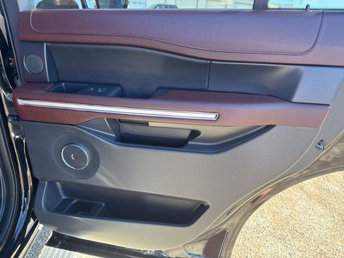 Used 2024 Ford Expedition Limited image 32