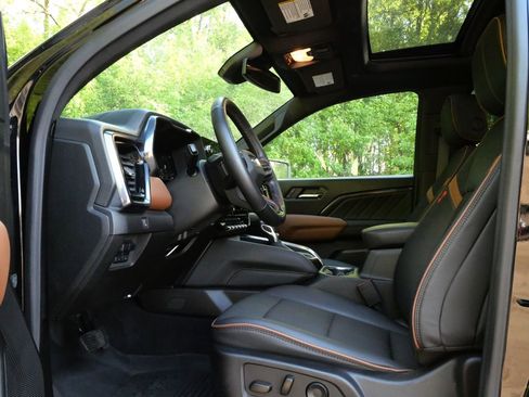 Used 2024 GMC Canyon AT4 w/ Canyon Safety Plus Package AWD/4WD image 14