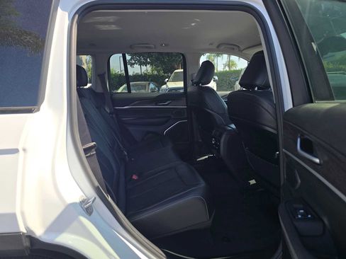Used 2022 Jeep Grand Cherokee Limited RWD image 12