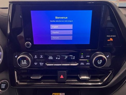 Used 2024 Toyota Highlander XSE FWD image 24