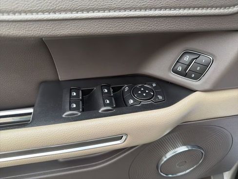 Used 2021 Ford Expedition XLT image 11