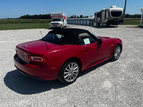 Used 2017 FIAT 124 Spider Lusso RWD image 4