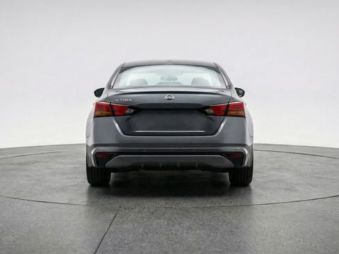 Used 2025 Nissan Altima 2.5 SV FWD image 7