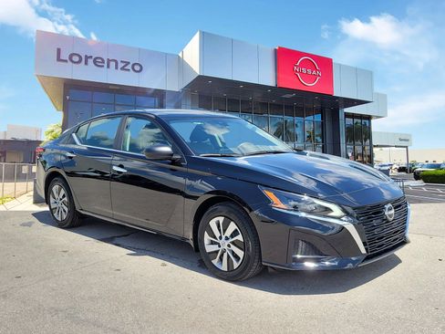 Certified 2025 Nissan Altima 2.5 S FWD image 3