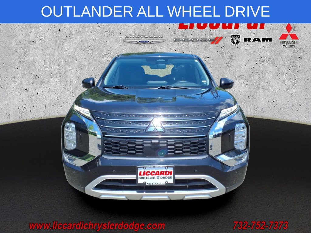 Used 2024 Mitsubishi Outlander SE AWD/4WD image 2