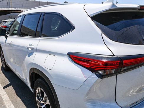 Used 2023 Toyota Highlander XLE FWD image 14