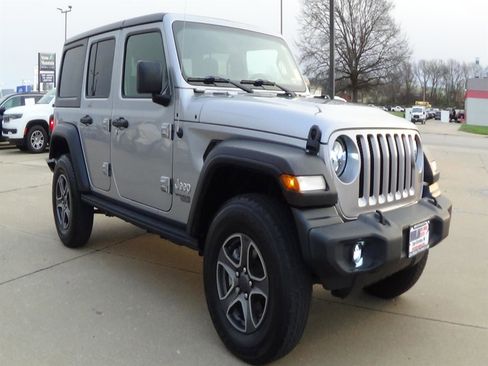 Certified 2019 Jeep Wrangler Unlimited Sport S AWD/4WD image 4