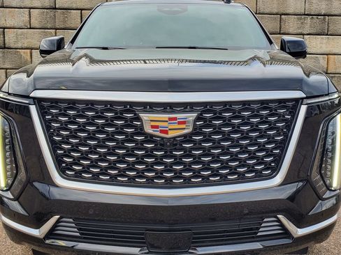 Used 2025 Cadillac Escalade ESV Premium Luxury w/ Touring Package AWD/4WD image 9
