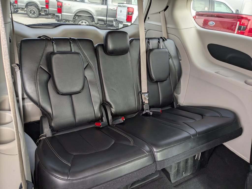 Used 2024 Chrysler Pacifica Touring-L FWD image 17