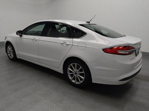 Used 2017 Ford Fusion SE image 3