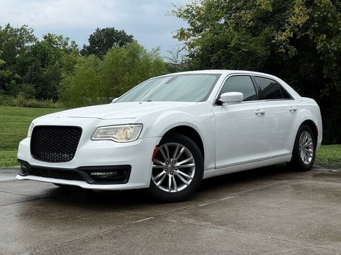 Used 2020 Chrysler 300 Touring w/ Driver Convenience Group RWD image 1