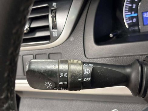 Used 2013 Toyota Camry SE w/ Convenience Pkg image 32