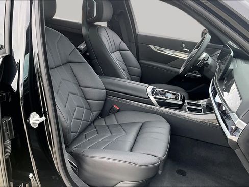 Used 2026 BMW 760i xDrive AWD/4WD image 8