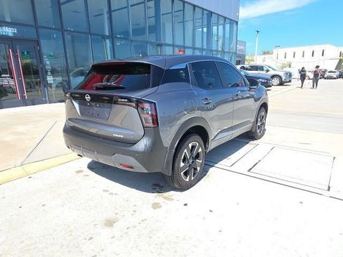 Used 2025 Nissan Kicks SV image 4