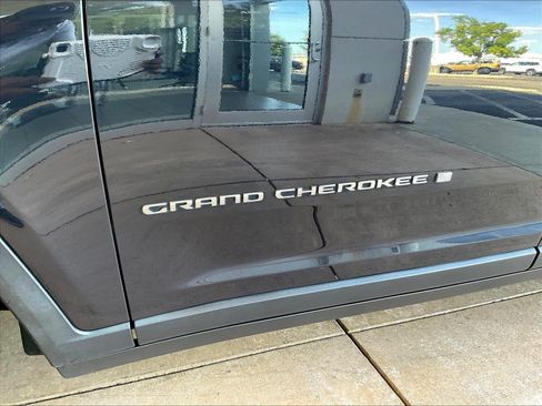 Used 2023 Jeep Grand Cherokee L Limited AWD/4WD image 23