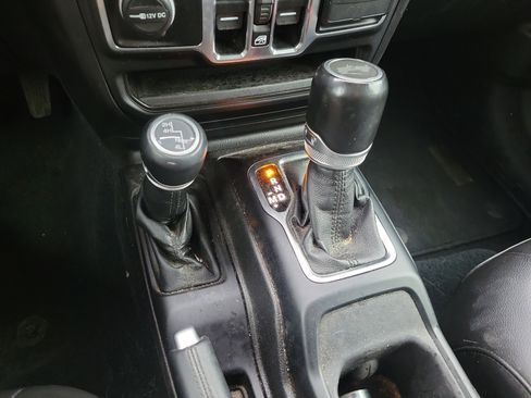 Used 2021 Jeep Wrangler Unlimited Sahara AWD/4WD image 19