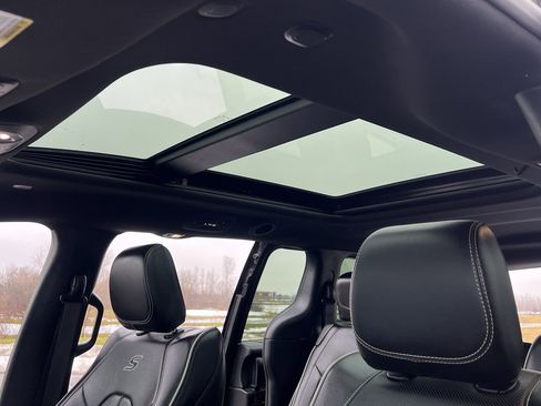 Used 2023 Chrysler Pacifica Limited w/ S Appearance Package image 19