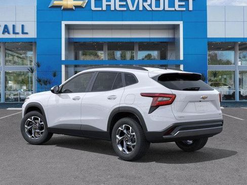 Used 2026 Chevrolet Trax LT w/ Driver Confidence Package FWD image 3