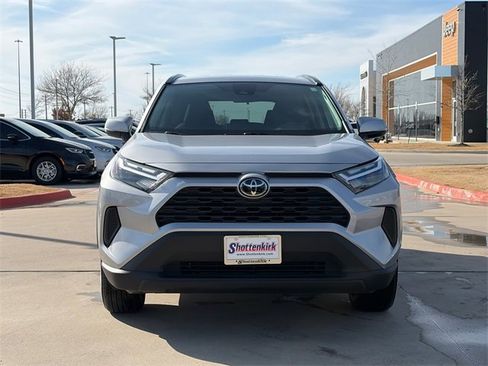 Used 2025 Toyota RAV4 XLE image 2