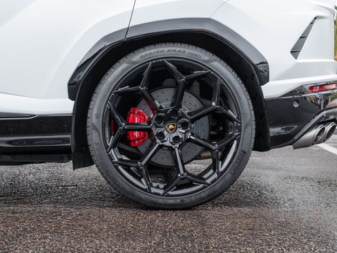 Used 2019 Lamborghini Urus image 10
