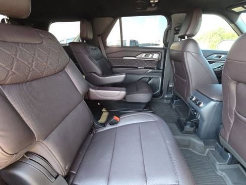 Used 2025 Ford Explorer Platinum w/ Ultimate Package image 17