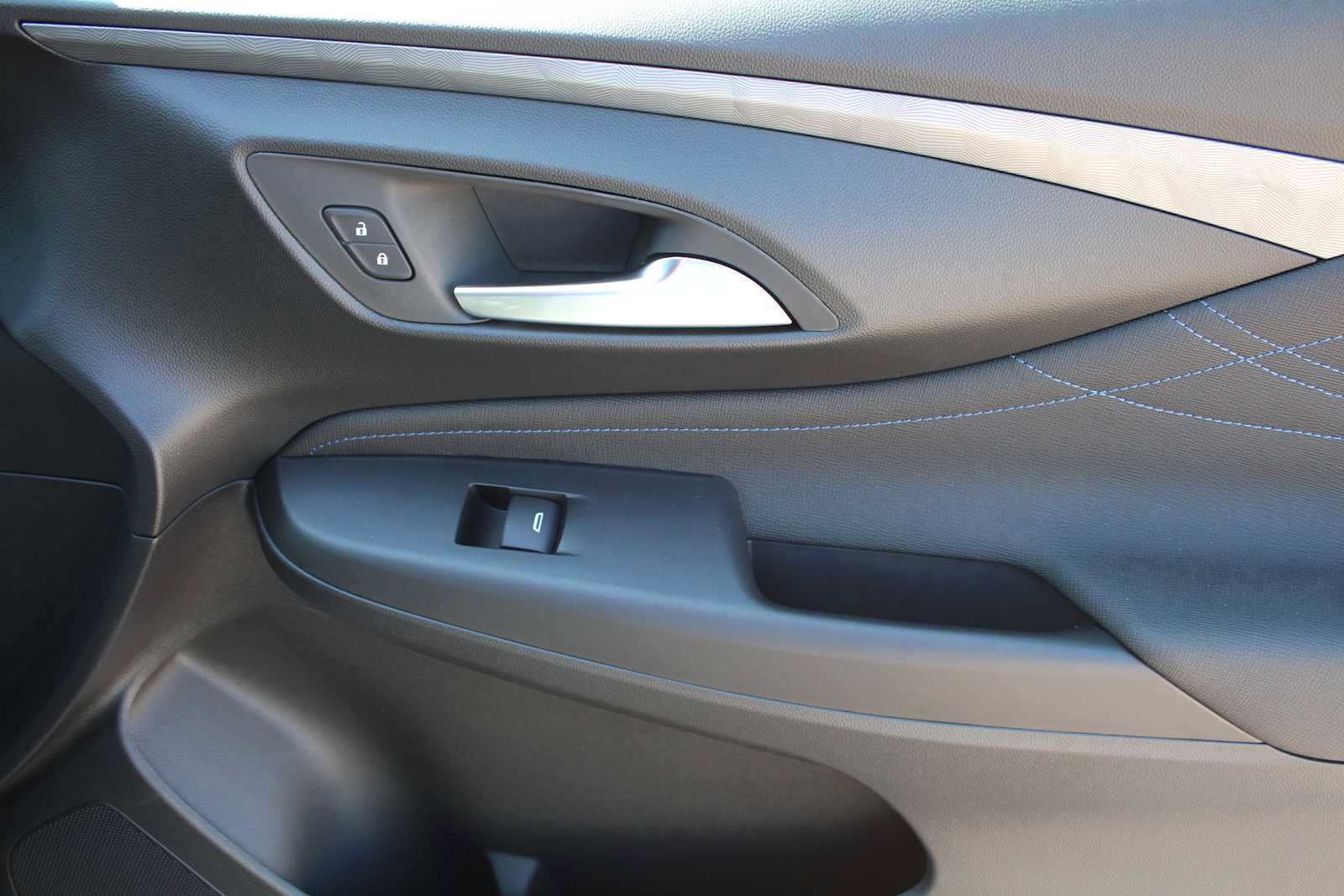 New 2026 Buick Envista Sport Touring w/ Convenience I Package FWD image 17