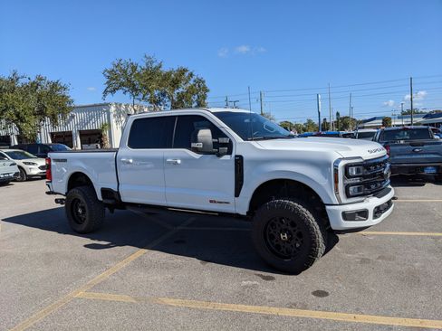Used 2024 Ford F250 XLT w/ Black Appearance Package image 2